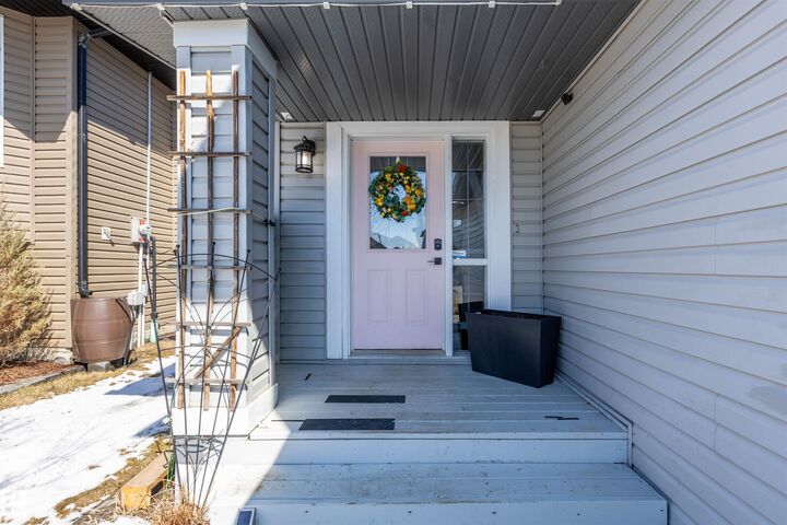 Property Photo:  9719 87 Street  AB T8R 1V2 