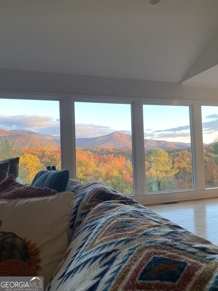 Property Photo: 962 Woodbrier GA 30571
