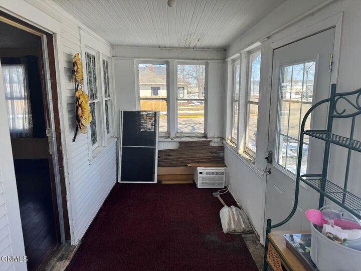 Property Photo: 202 4th Avenue SW ND 58401