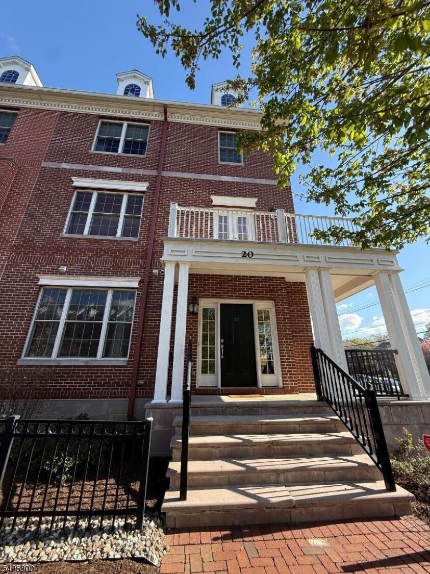 Property Photo:  20 Gable Walk 20  NJ 07039 