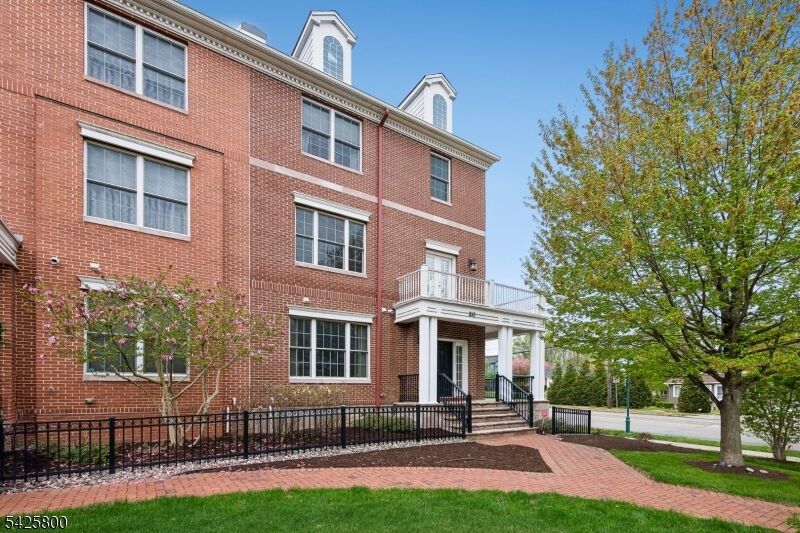 Property Photo:  20 Gable Walk 20  NJ 07039 