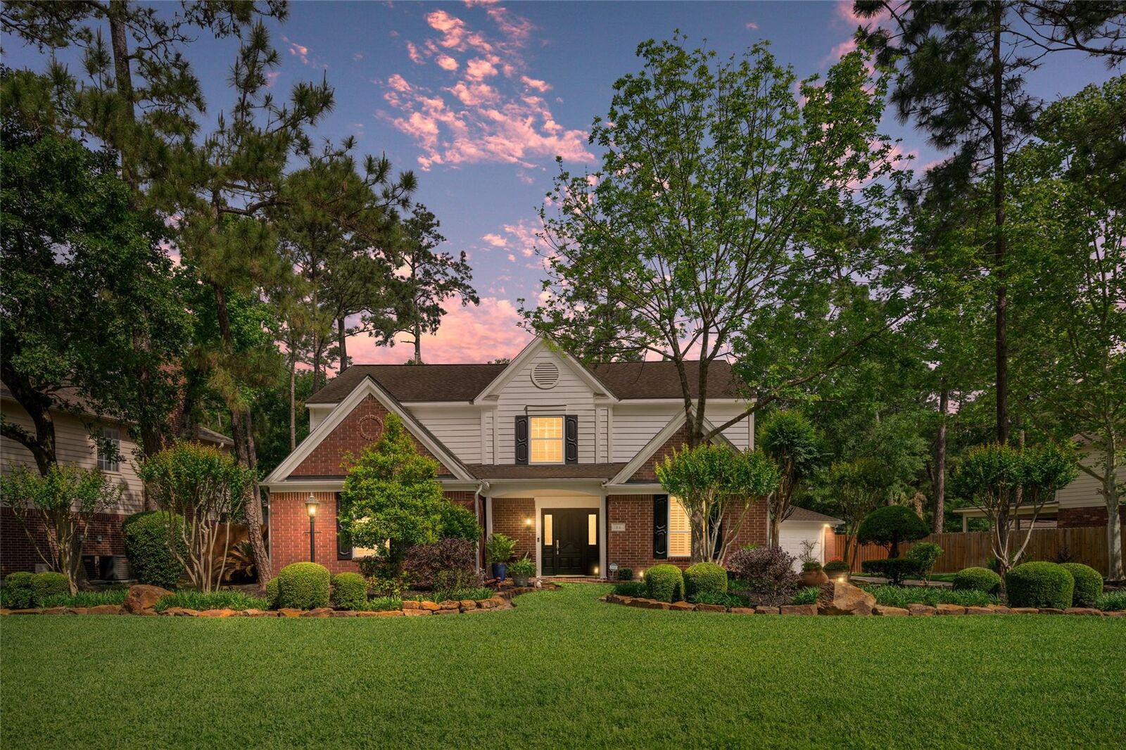 Property Photo: 38 E Summer Storm Circle TX 77381