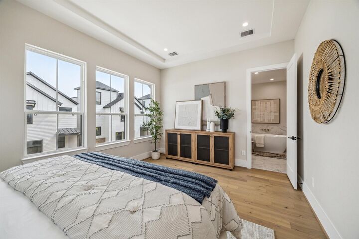 Property Photo:  2210 Dennis Street  TX 77004 