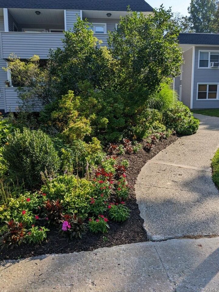 Property Photo:  10 Wild Oaks Road 124  NY 10526 