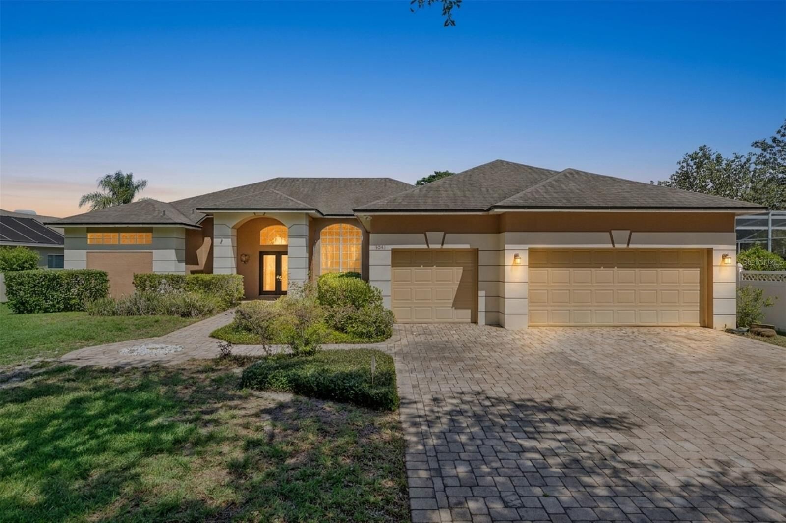 Property Photo: 8041 Monier Way FL 32835
