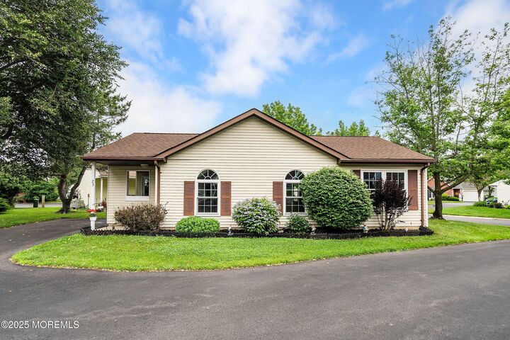 Property Photo:  23 Datchet Close  NJ 07728 