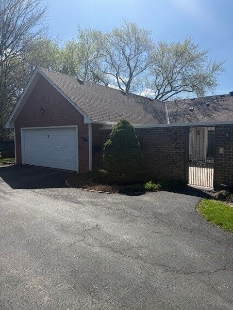 Property Photo:  3 Calchester On Auburn Road  IL 60008 