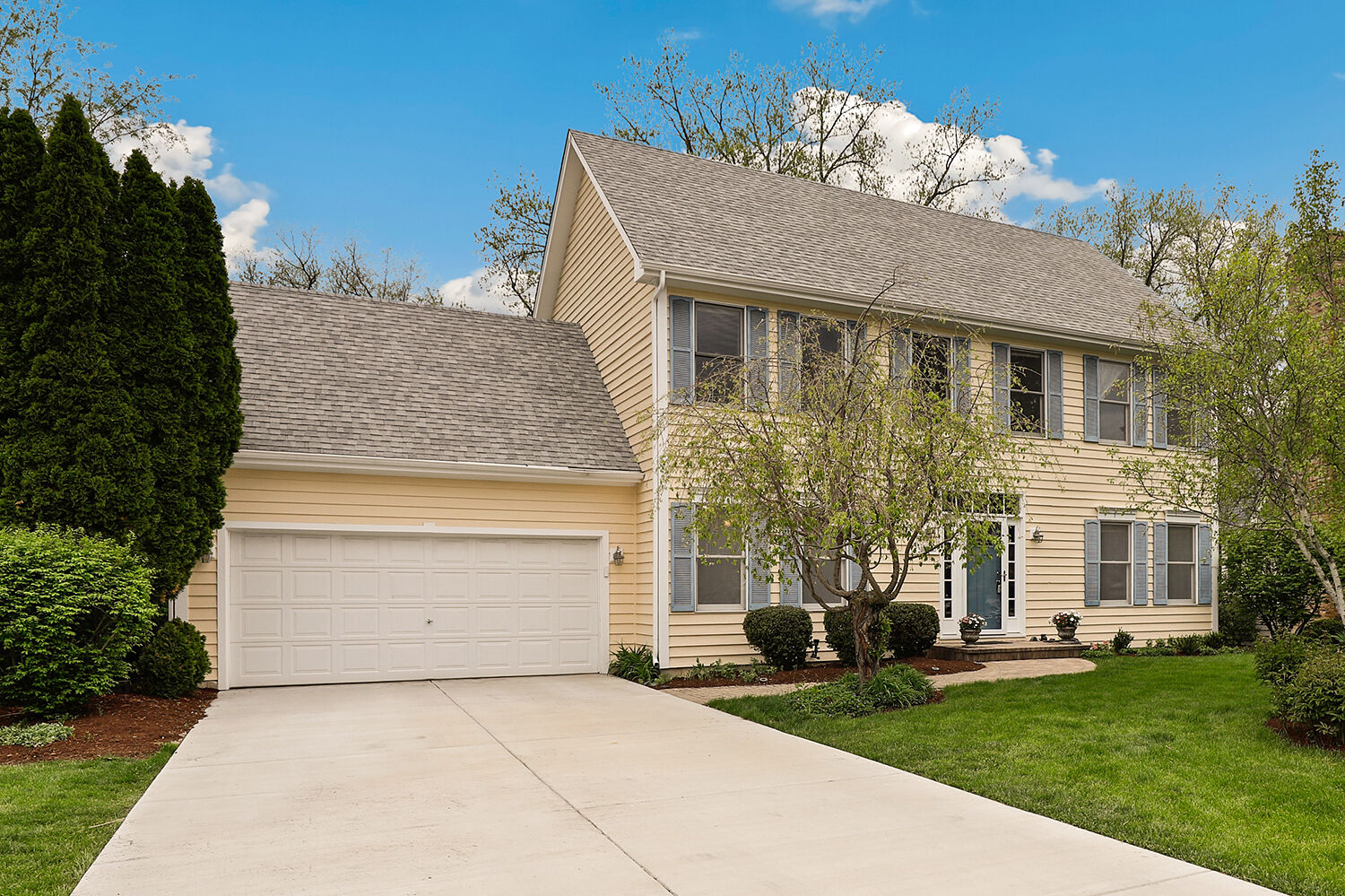 Property Photo: 26W180 Arrow Glen Court IL 60189