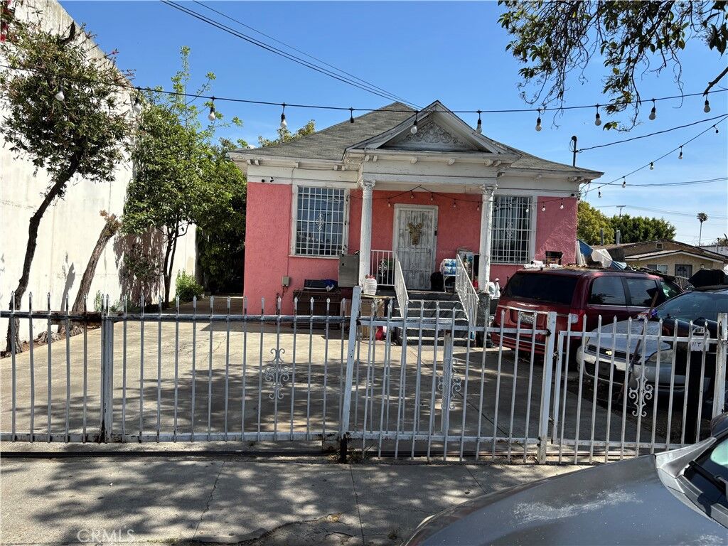 Property Photo:  115 E 36th  CA 90011 