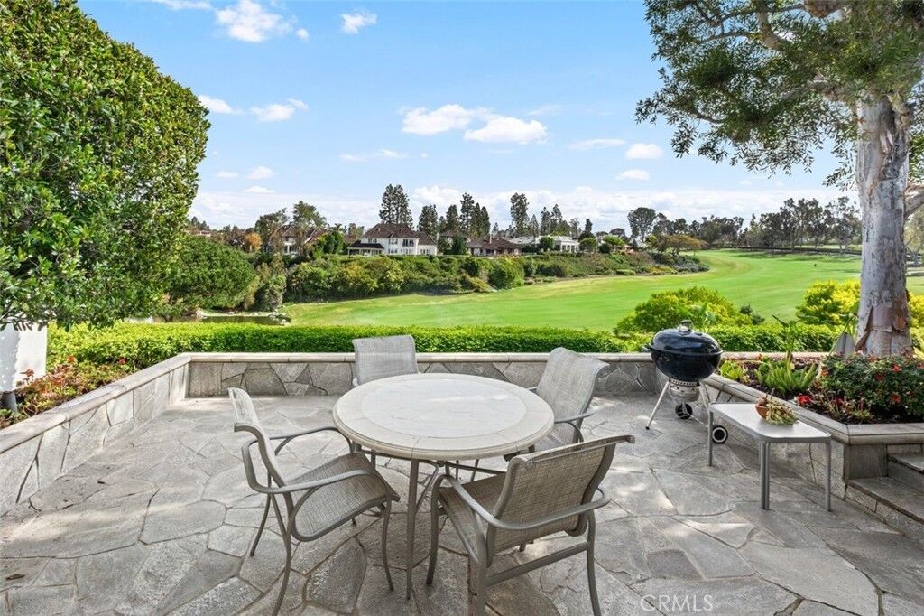 Property Photo:  10 Rue Grand Vallee  CA 92660 