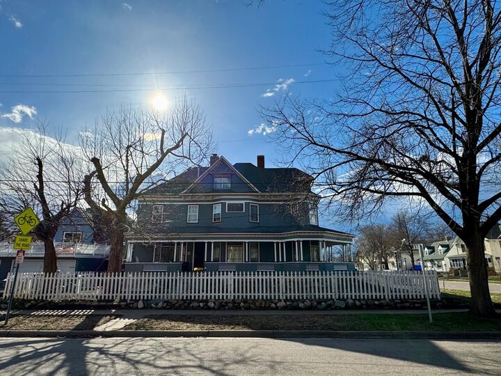 Property Photo:  1464 Minnehaha Ave W  MN 55104 