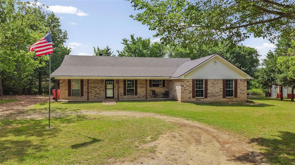 Property Photo:  5129 County Road 3139  TX 75453 