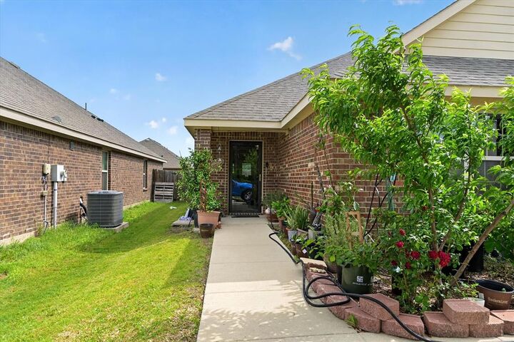 Property Photo:  1420 Arabella Avenue  TX 75126 