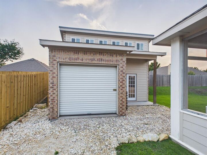 Property Photo:  921 Mill Pond Drive  TX 76065 