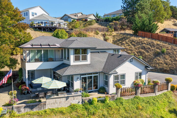 Property Photo: 2315 Robertson Crest OR 97527