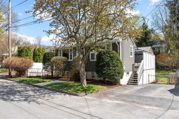 Property Photo:  9 Briarcliff Street  MA 01602 