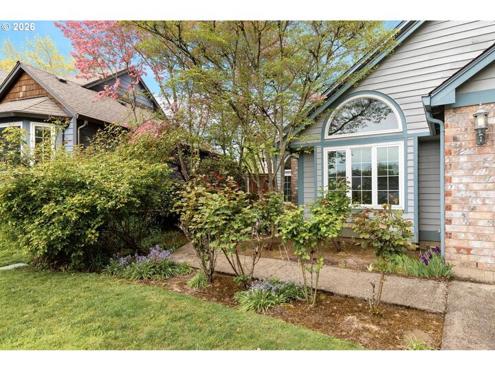 Property Photo:  2016 SE 158th Loop  WA 98683 