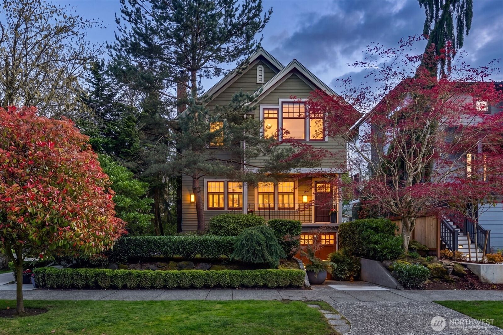 Property Photo:  803 W Armour Street  WA 98119 