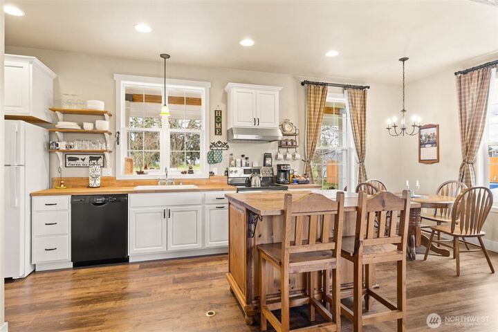 Property Photo:  981 W Hendrickson Road  WA 98382 