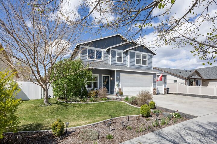 Property Photo:  1206 NE Fairway Drive  WA 98837 