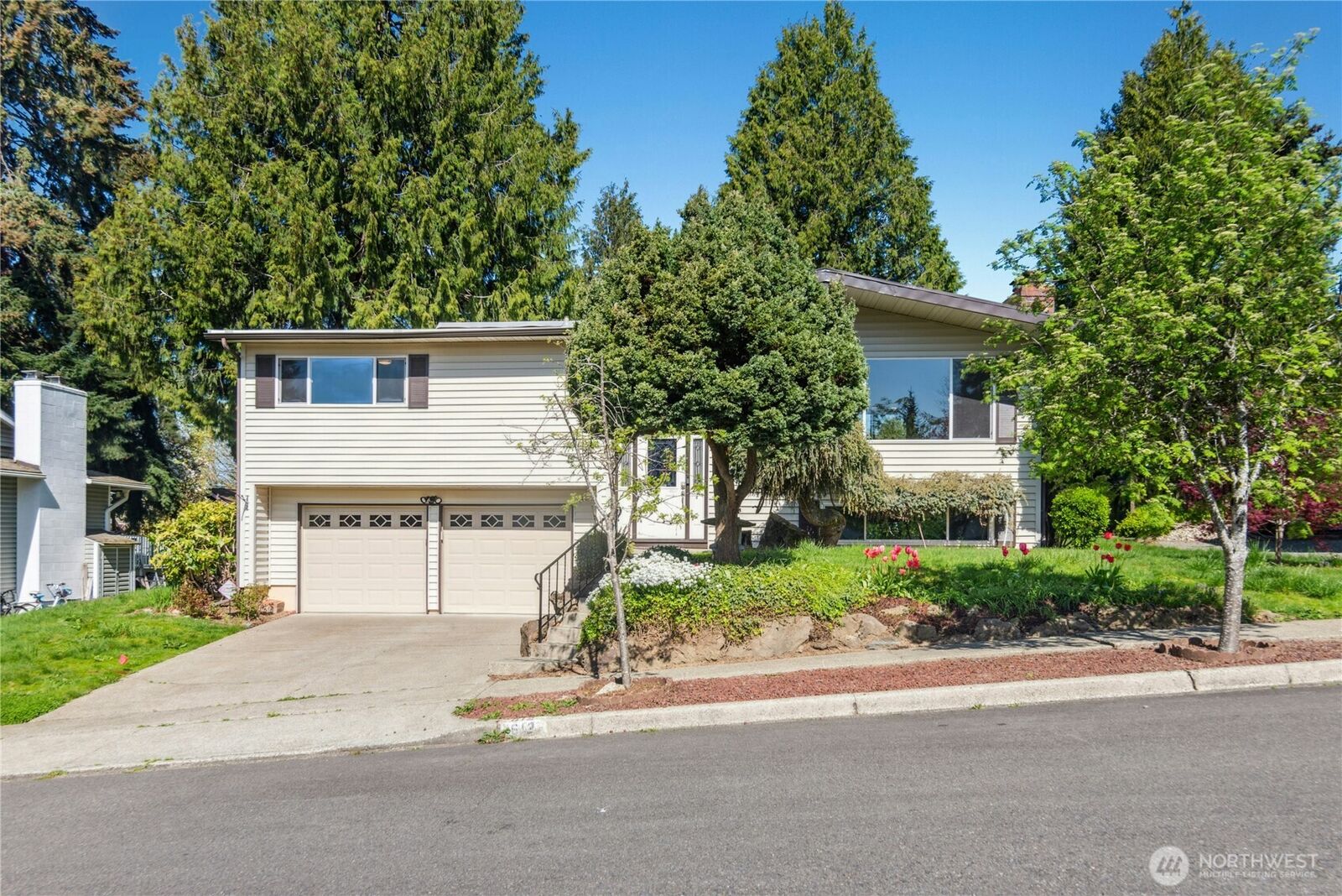 Property Photo:  612 S 27th Court  WA 98055 