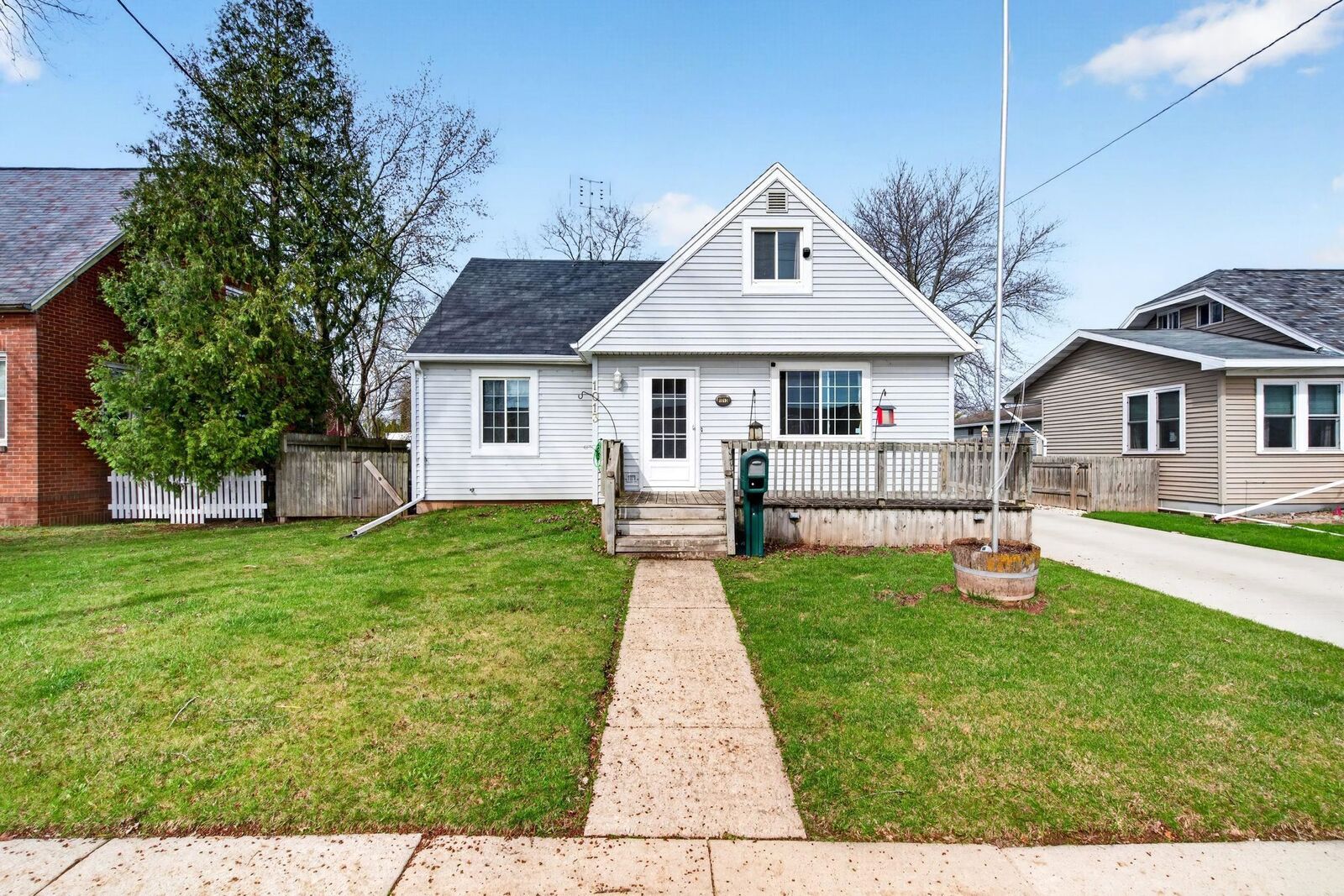 Property Photo:  1013 Harrison Street  WI 54956-3117 