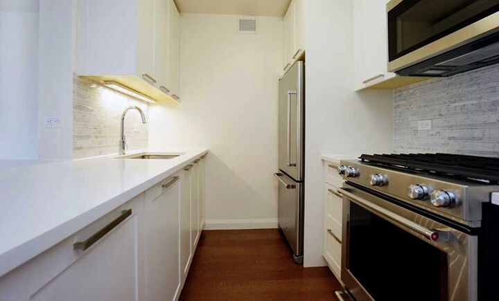 Property Photo:  200 E 94th Street 612  NY 10128 