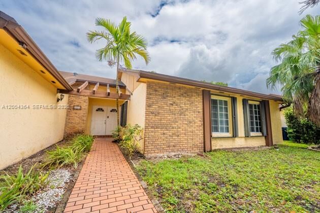 Property Photo:  5501 SW 147th Pl  FL 33185 