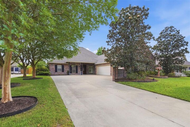 Property Photo: 2733 Rue Calais Drive LA 70605