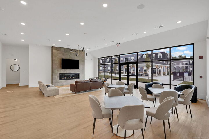 Property Photo:  280 Salmon Brook Street 7307  CT 06035 