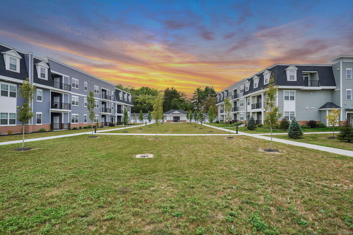 Property Photo:  280 Salmon Brook Street 4306  CT 06035 