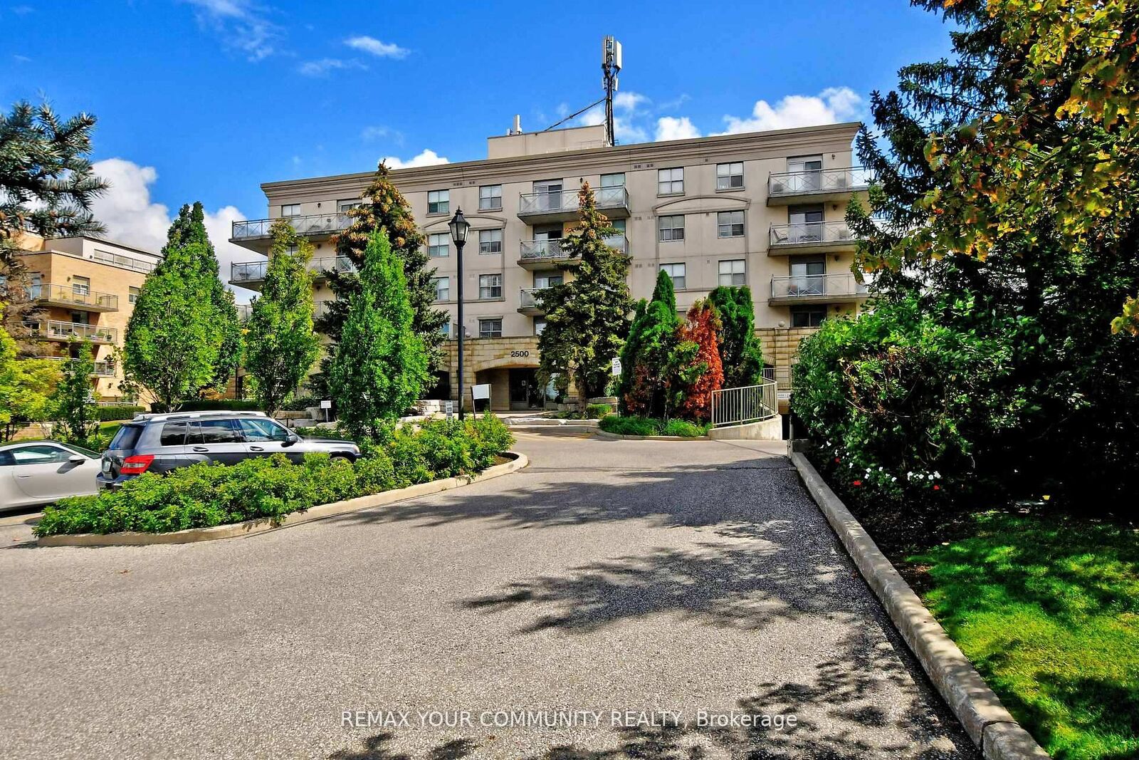 Property Photo: 2500 Rutherford Road 502 ON L4K 5N7