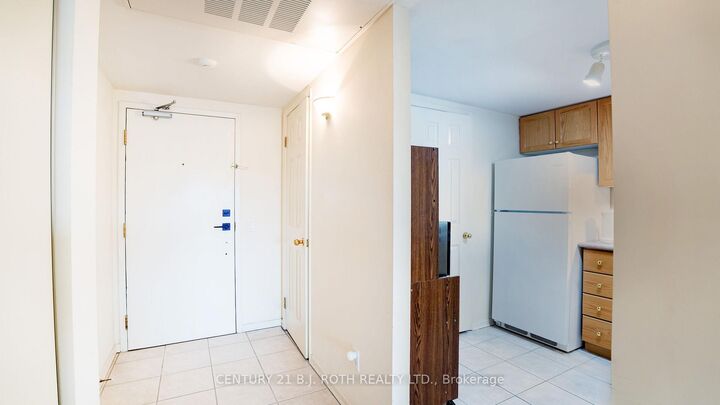 Property Photo:  160 Wellington Street E 411  ON L4G 1J3 