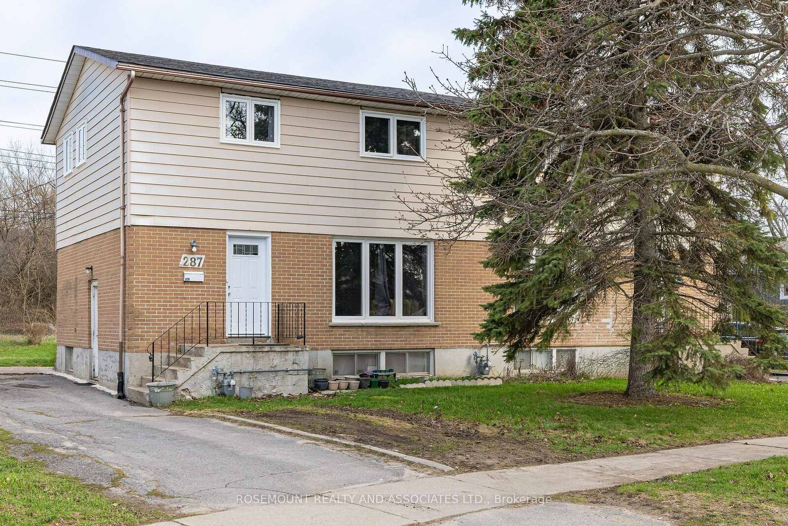 Property Photo: 287 Sutherland Drive ON K7K 5Y6