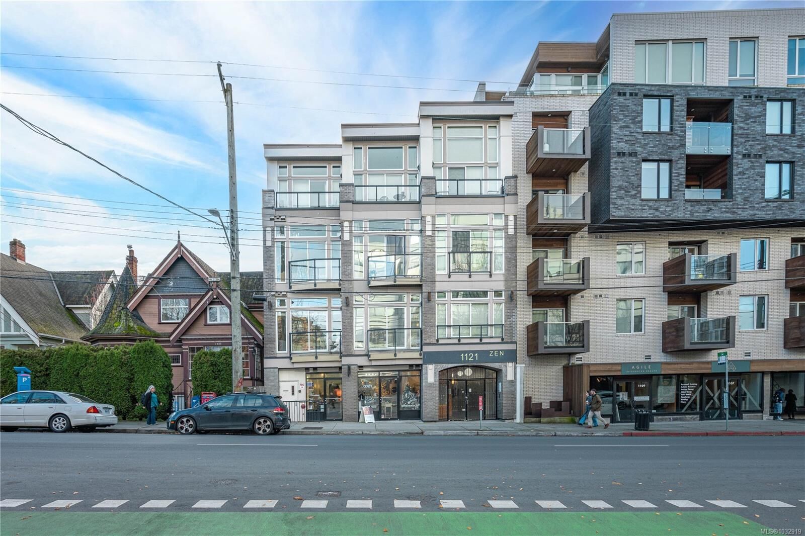 Property Photo:  1121 Fort St 203  BC V8V 3K9 
