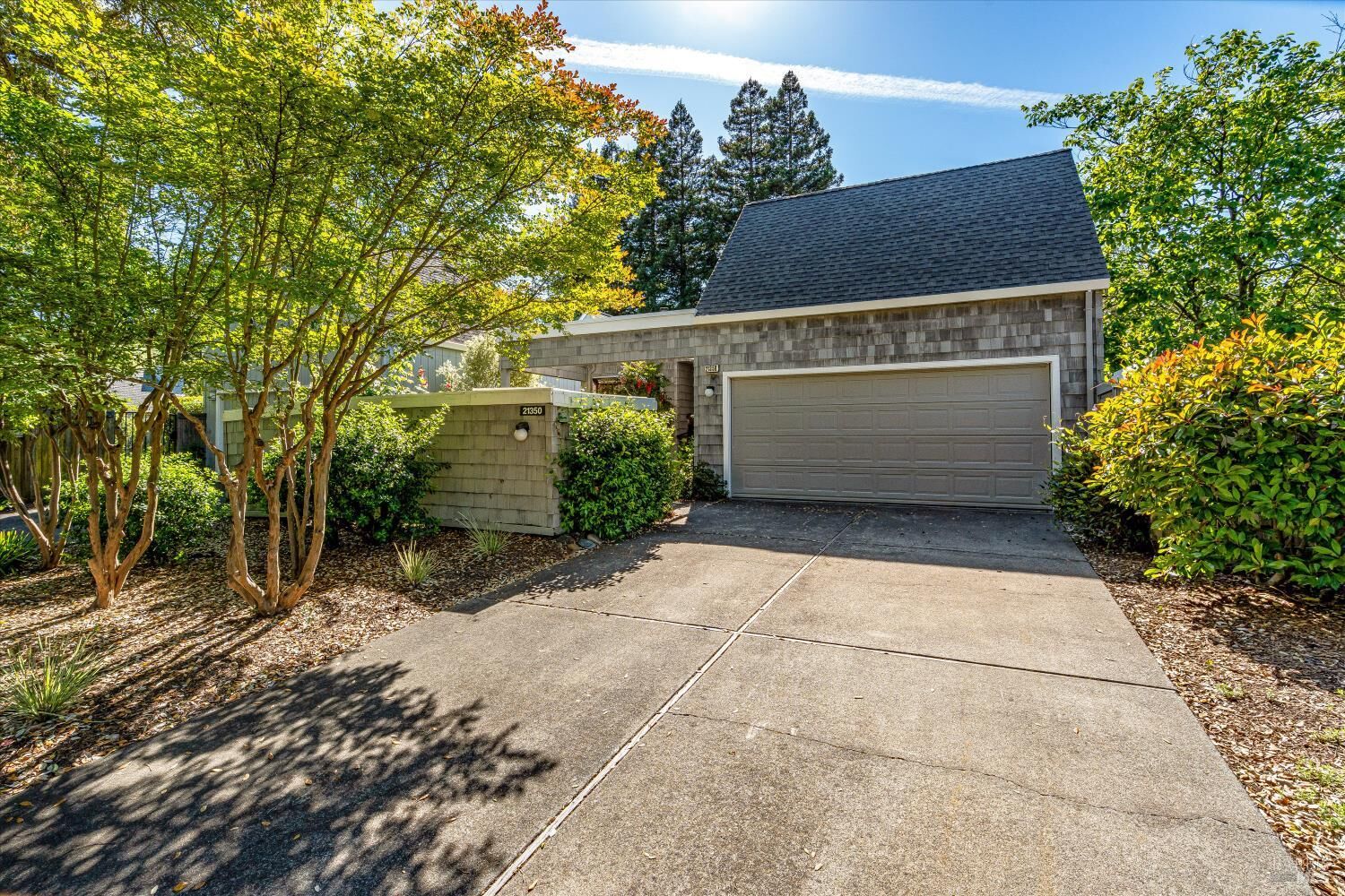 Property Photo:  21350 Via Colombard  CA 95476 