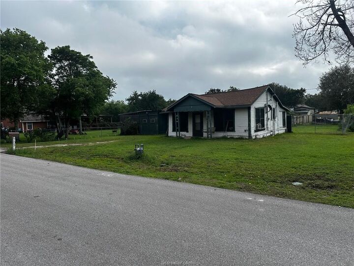 Property Photo: 705 Mesquite Street TX 77803