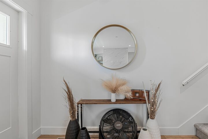 Property Photo: 9762 182A Street 16 BC V4N 6W5