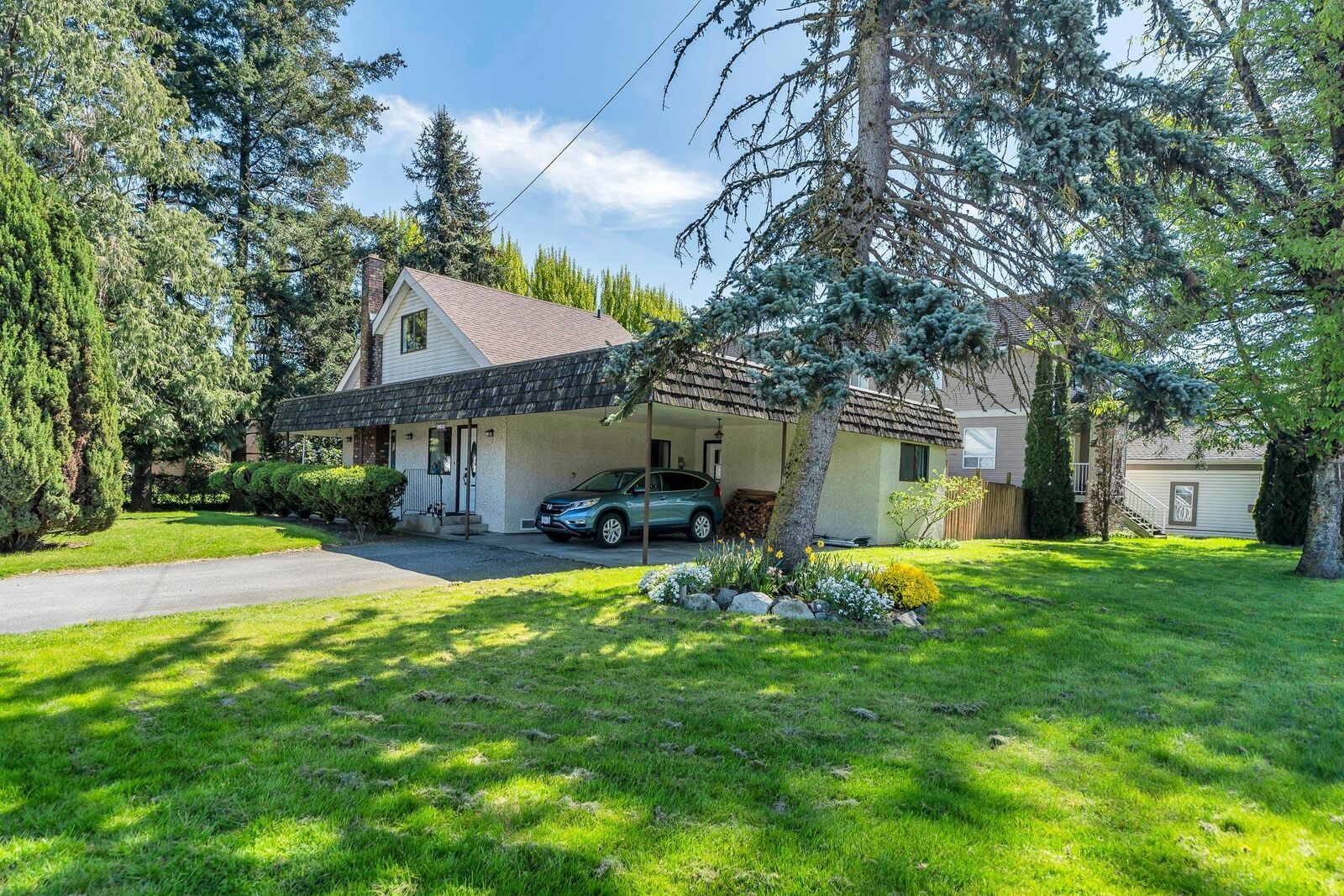 Property Photo: 34612 2 Street BC V2S 8C2