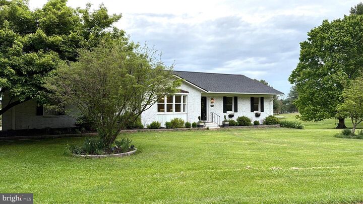 Property Photo:  16045 Hamilton Station Road  VA 20197 