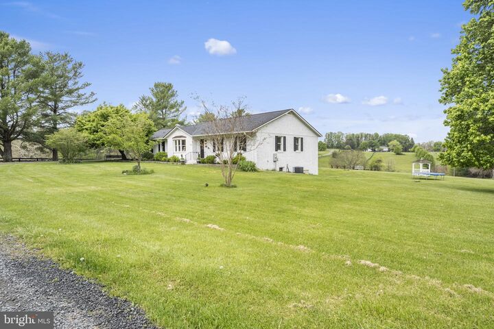 Property Photo:  16045 Hamilton Station Road  VA 20197 