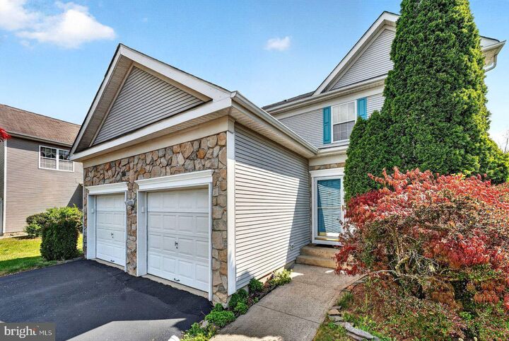 Property Photo:  8 Fountayne Lane  NJ 08648 