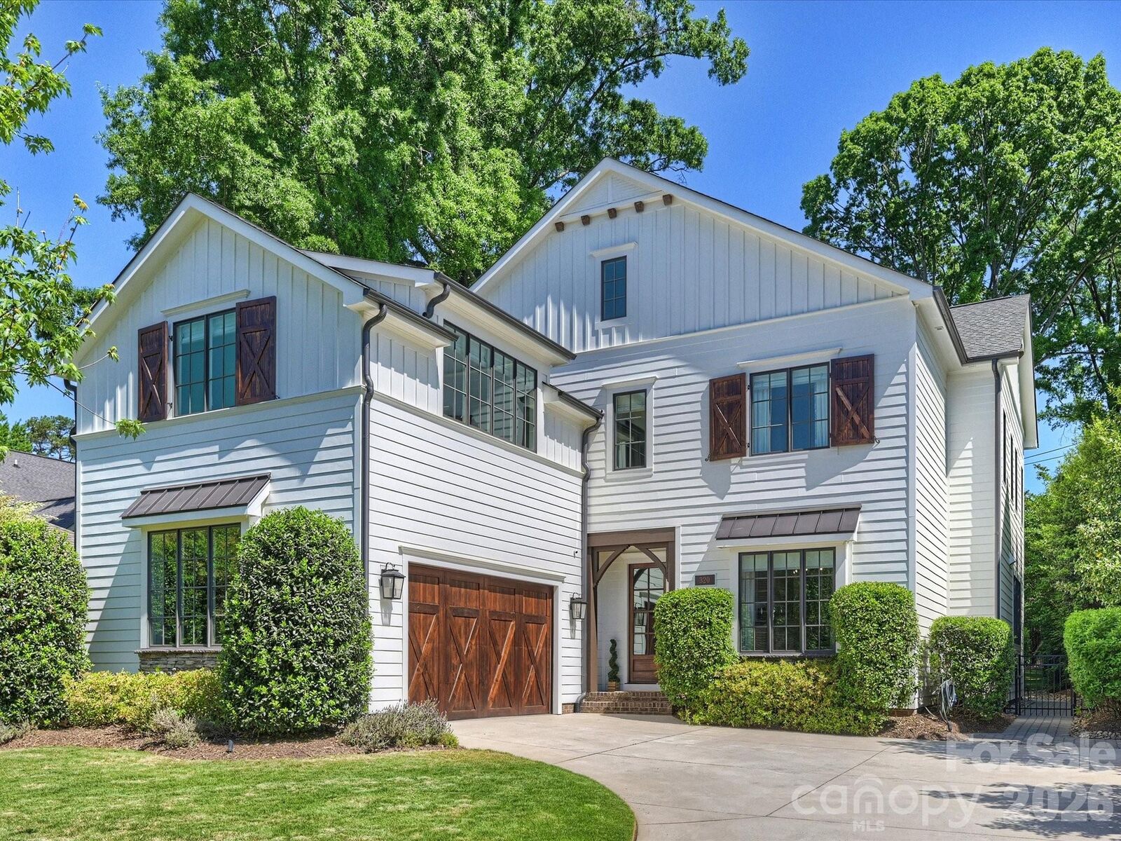 Property Photo:  320 Plantation Place  NC 28209 