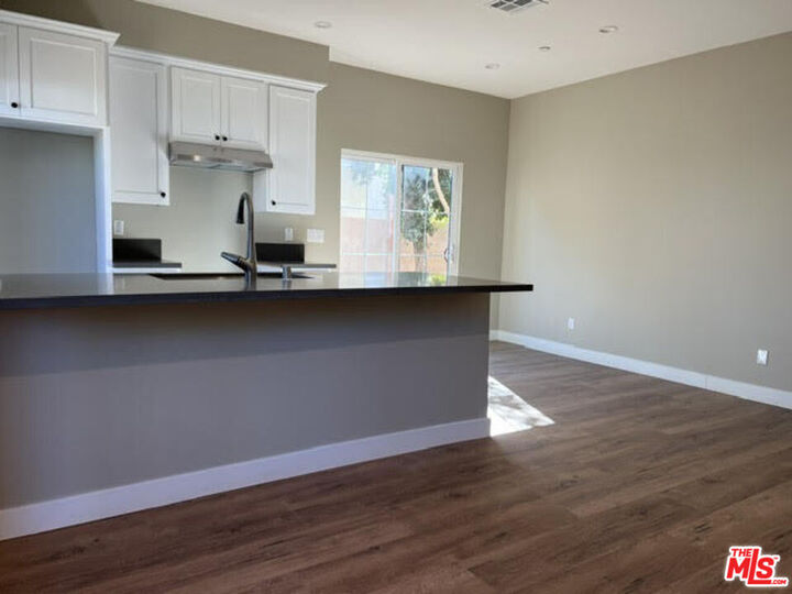 Property Photo:  334 Stepney St  CA 90302 