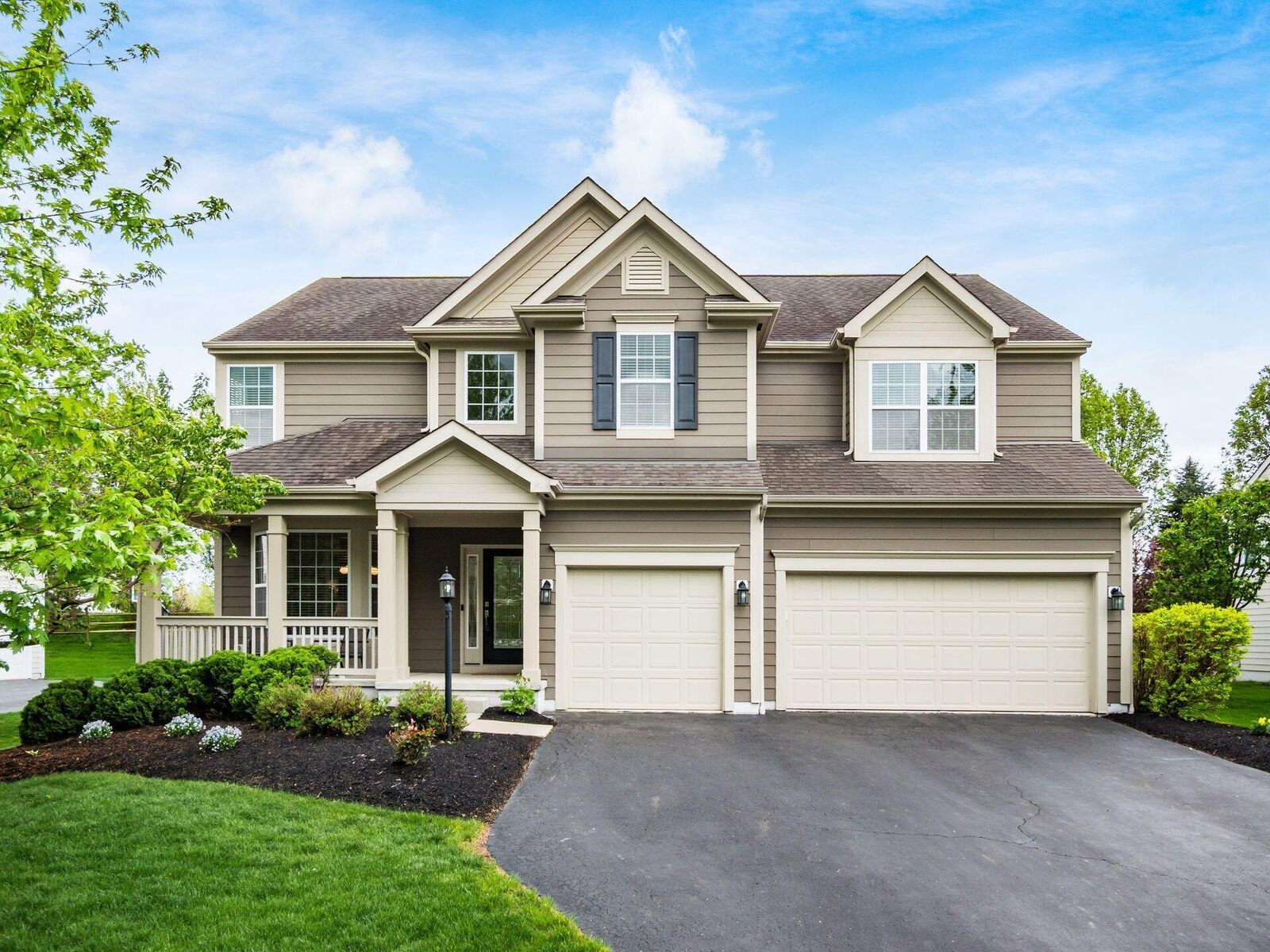 Property Photo:  3240 Autumn Applause Drive  OH 43035 