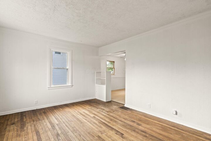 Property Photo:  989 Davis Avenue  OH 43055 