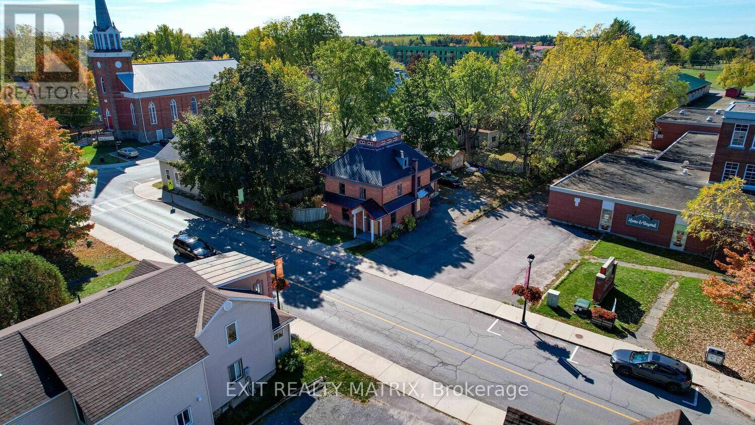 Property Photo:  310 Prescott St Street  ON P7A 7P6 