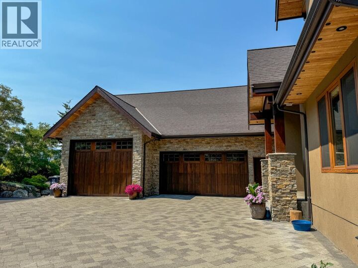 Property Photo: 3175 Valleyview Road BC V2A 8W8