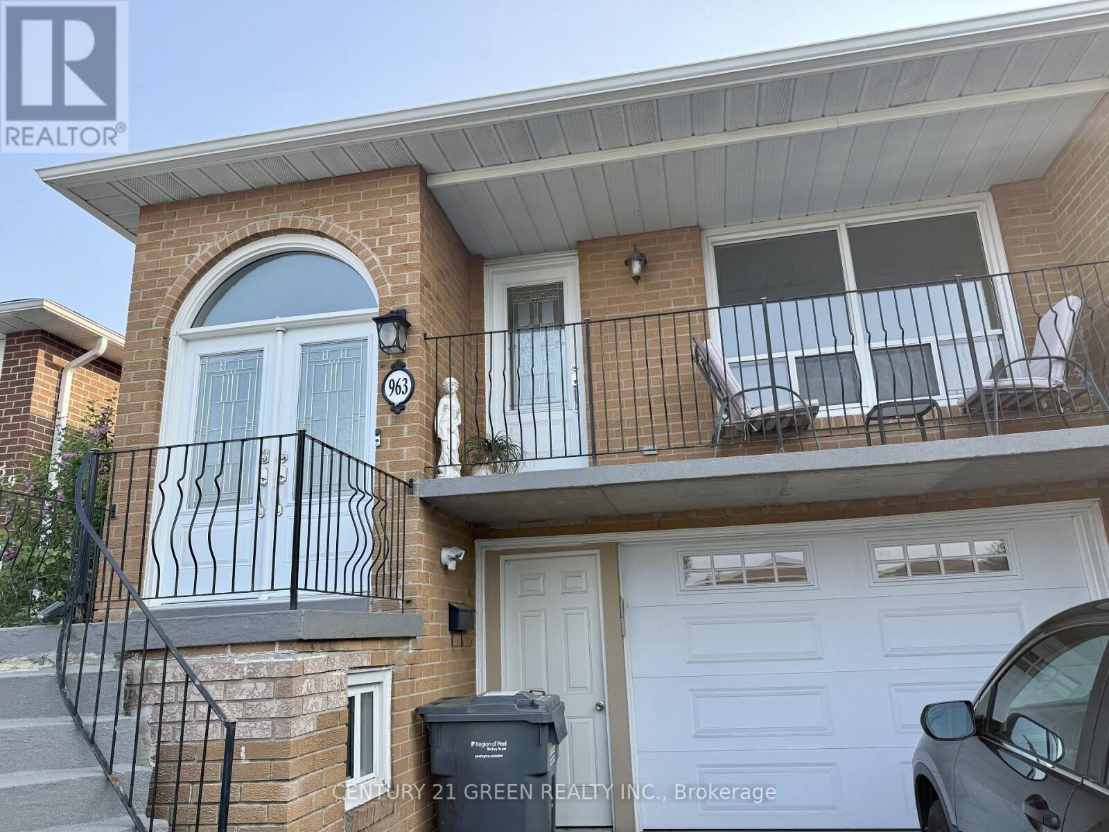 Property Photo:  963 Lovingston Crescent Upper  ON L4W 3V7 