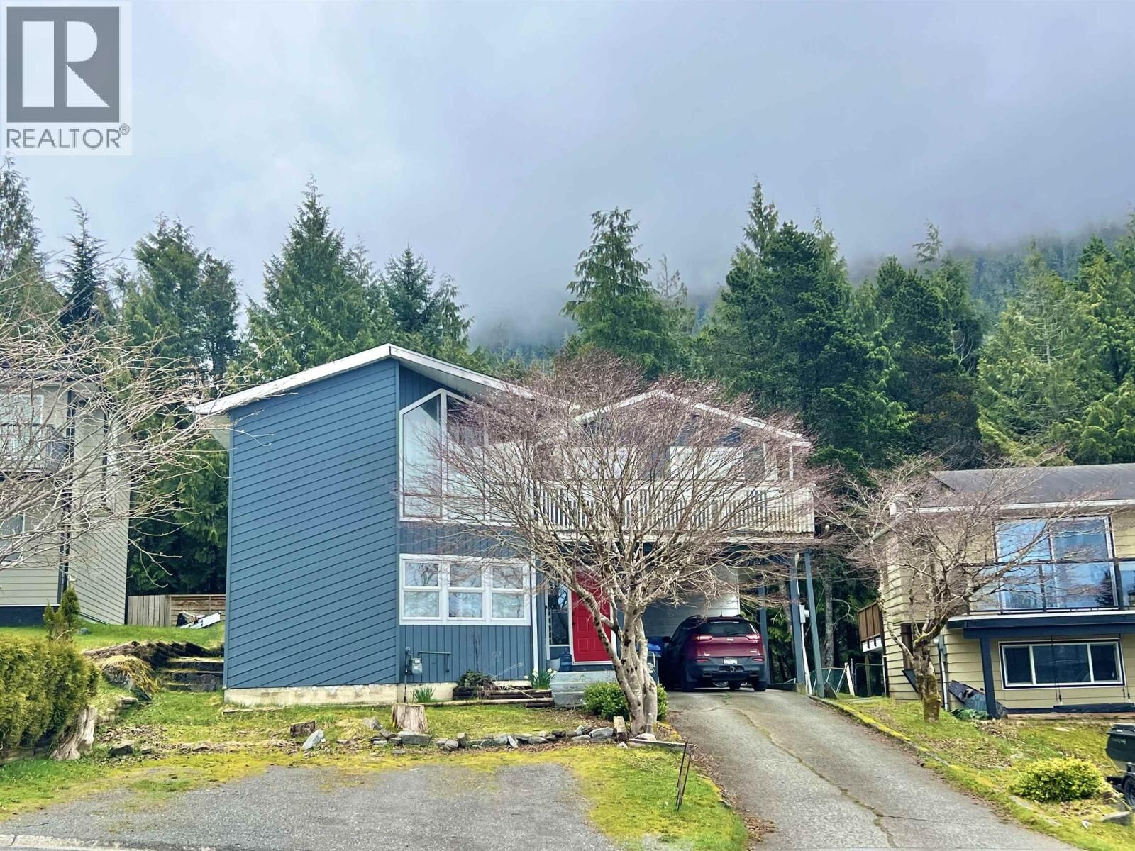 Property Photo: 576 Pillsbury Avenue BC V8J 3Z6